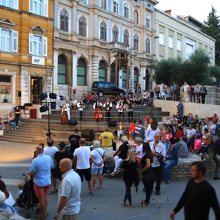 Lovric 3 * Pula